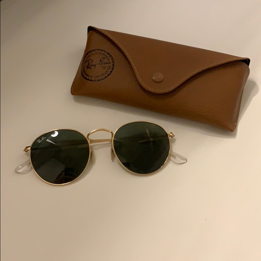 Round metal Ray Ban sunglasses